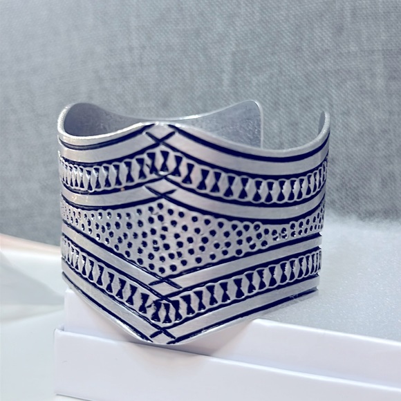 Native American Hopi Silver Overlay Cuff Bracelet - Picture 4 of 8